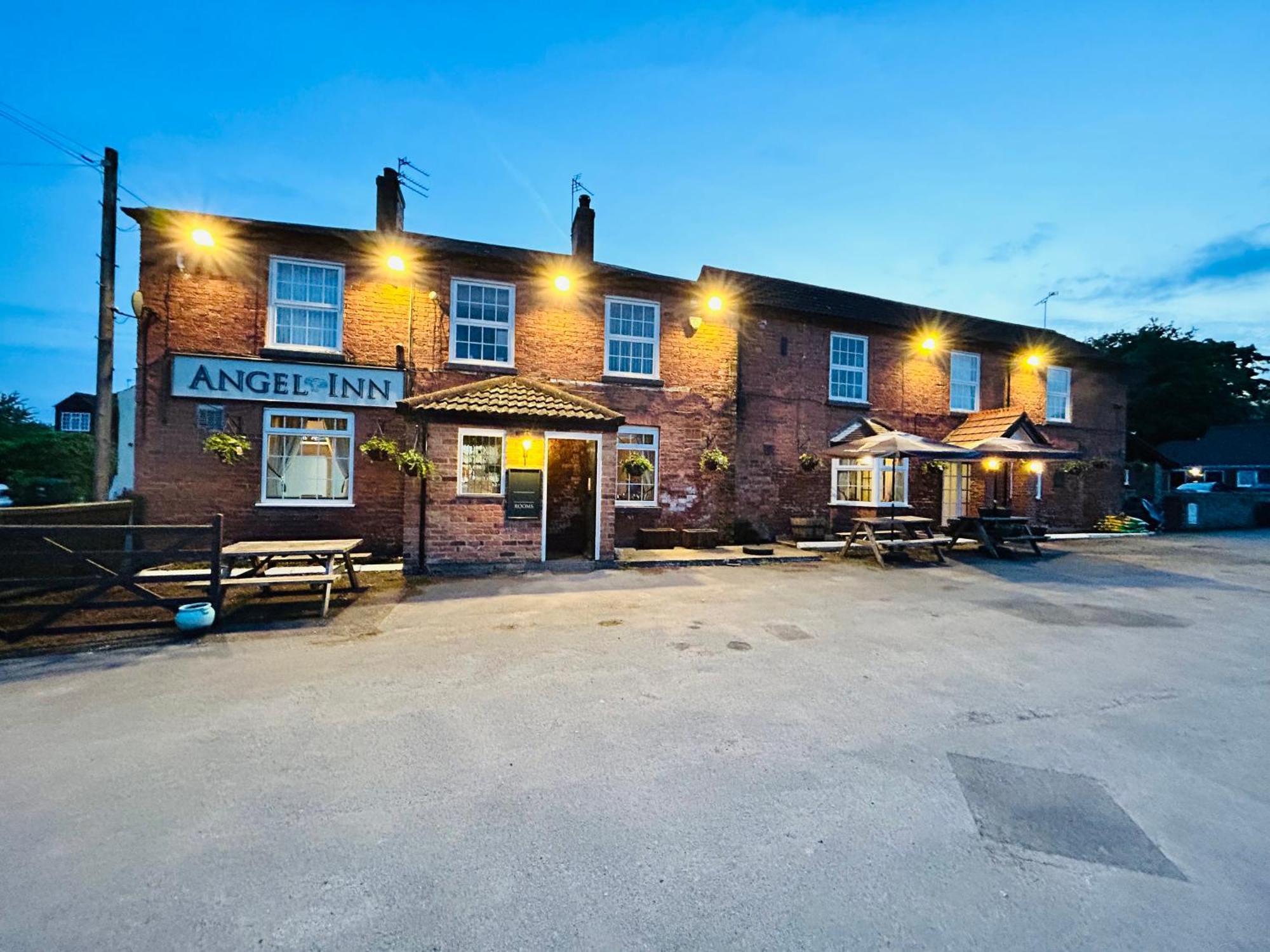 Angel Inn Misson Bagian luar foto